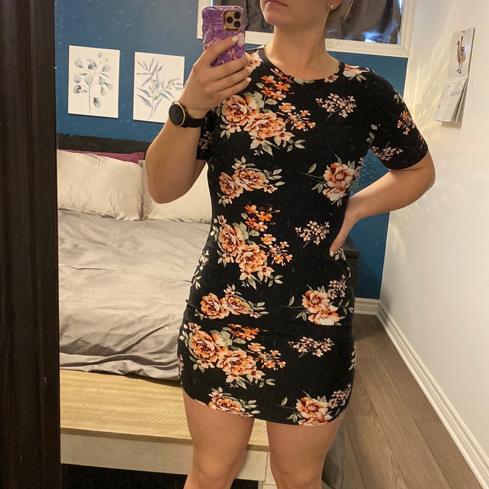 Ardene body con floral dress size medium